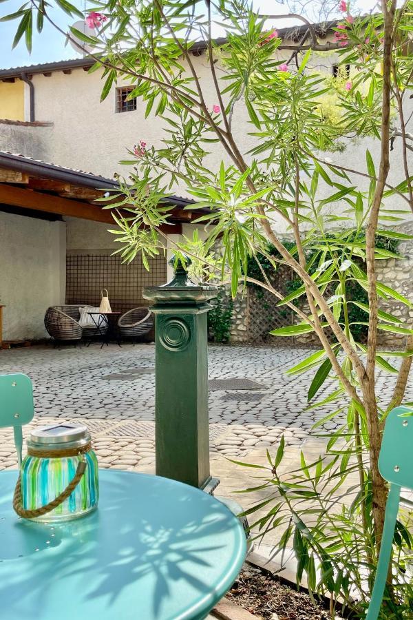 Ferienwohnung Borgo Dei Sogni San Felice del Benaco Exterior foto